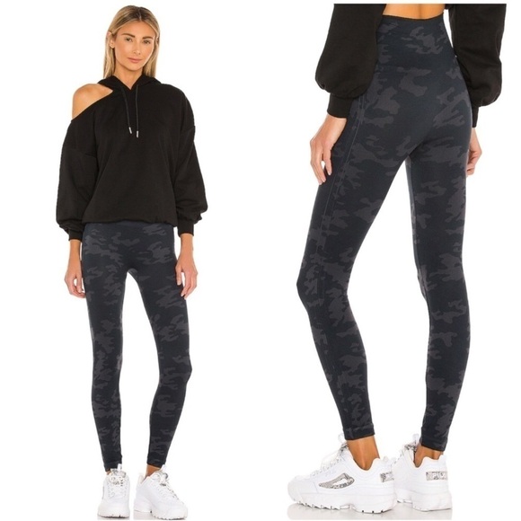 SPANX Look at Me Now Seamless BLACK Camo Legging Size S - Picture 2 of 11